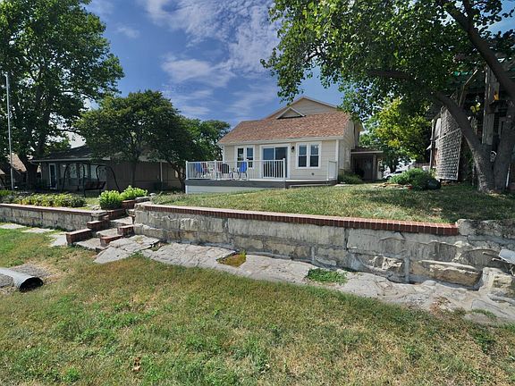 3rd image of 22 Lakeshore Dr