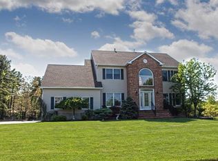 15 Hampton Rd, Monroe Township, NJ 08831