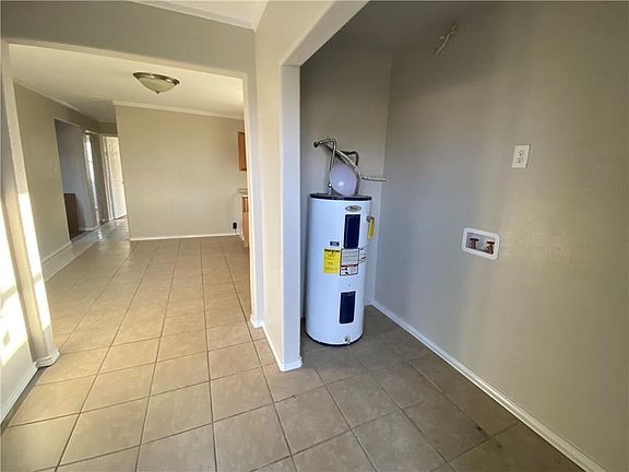 5th image of 104 Marilyn Dr