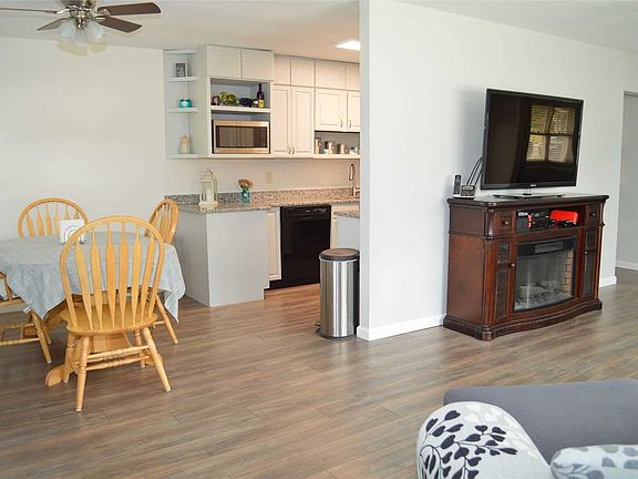 5th image of 73 Rosemont Ave
