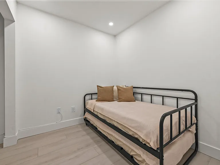 3400 Parker Ave — Photo 17