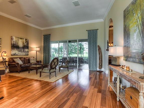3rd image of 6410 Renwick Cir