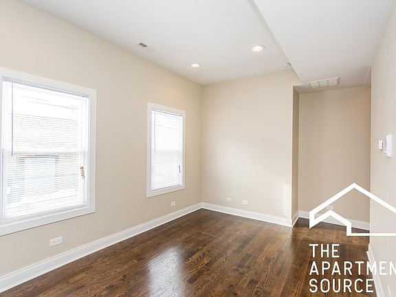 3rd image of 1617 N Fairfield Ave #2S