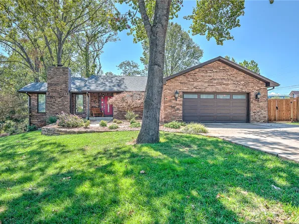 1108 NE 10th St, Bentonville, AR 72712