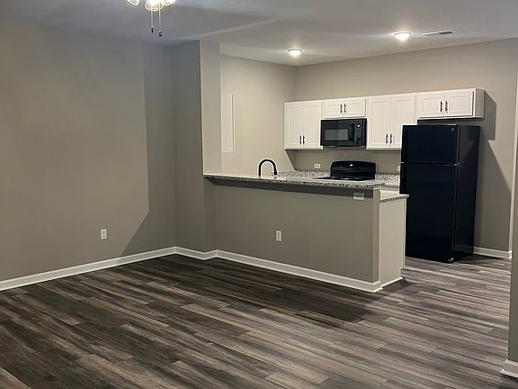 2nd image of 236 Calumet Dr