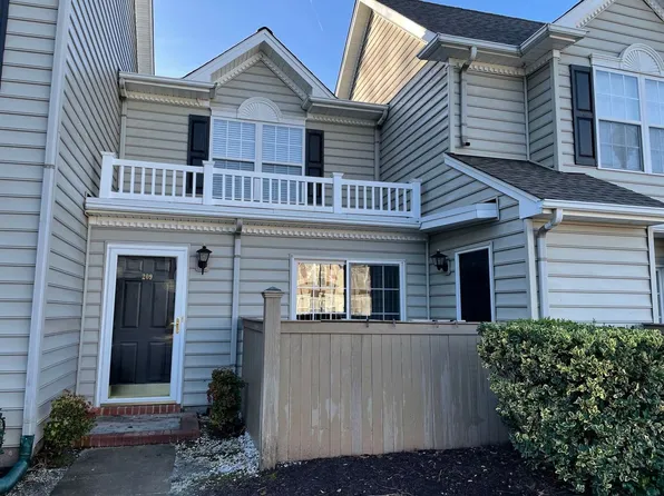 209 Sandy Beach Ct, Suffolk, VA 23435