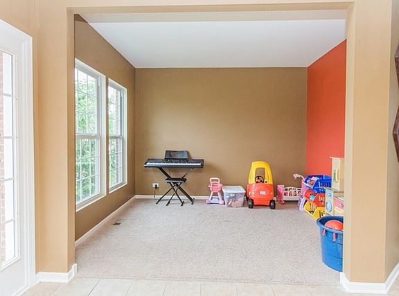 3rd image of 2417 Woodside Dr