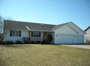 2296 Cobblestone Ln, Beloit, WI 53511