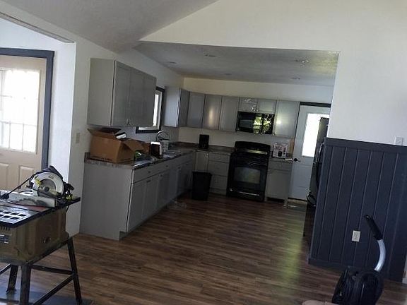 3rd image of 2552 Fifteen Ln