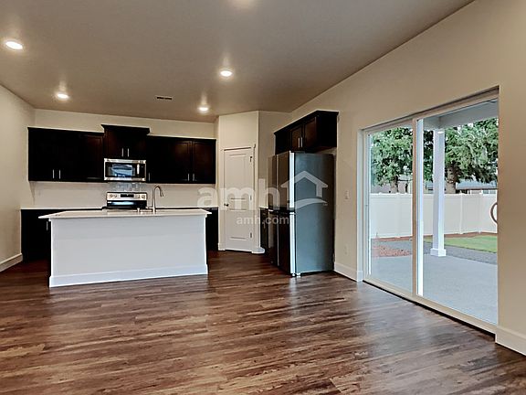 5th image of 1614 194th St E