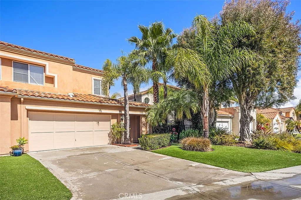 3 bed, 2.5 bath, 1716 sqft, $5,595 — Photo 3