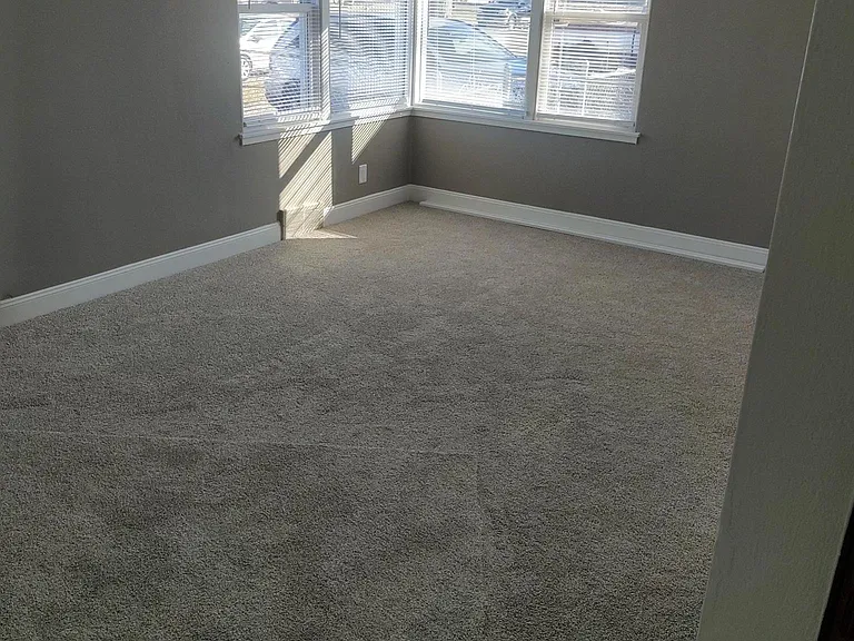 720 Gladys St — Photo 6