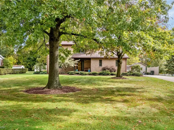 6100 Schloneger Dr, Louisville, OH 44641