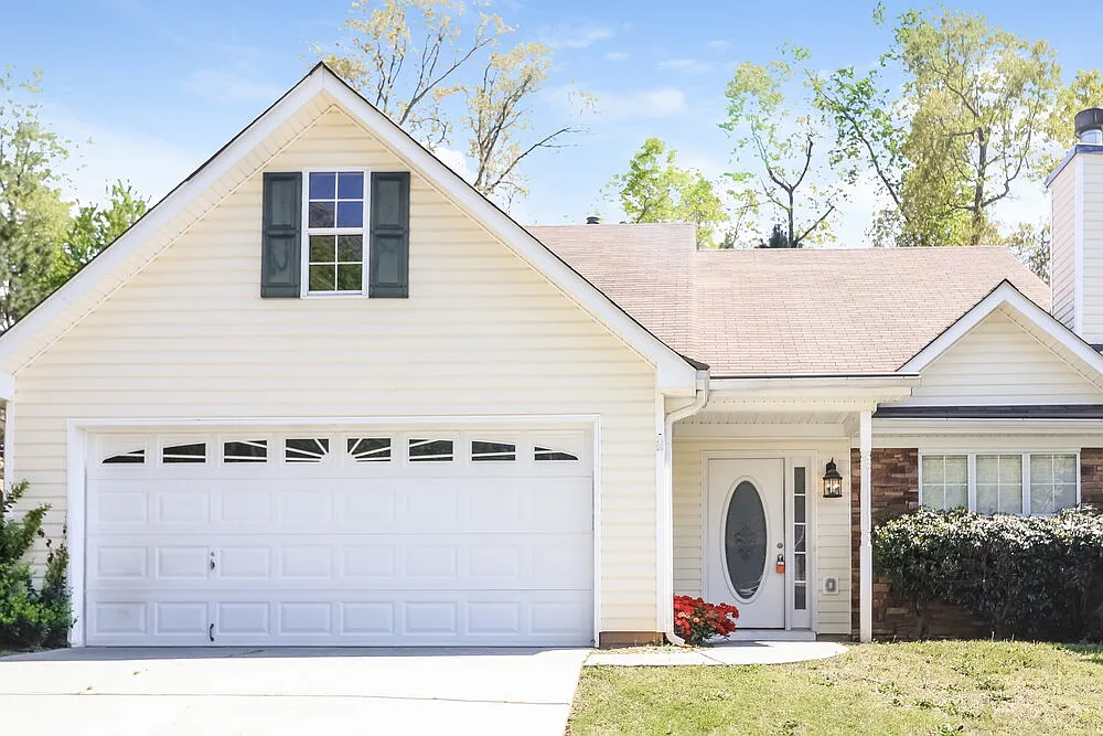 3 bed, 2.0 bath, 2451 sqft, $2,490 — Photo 1