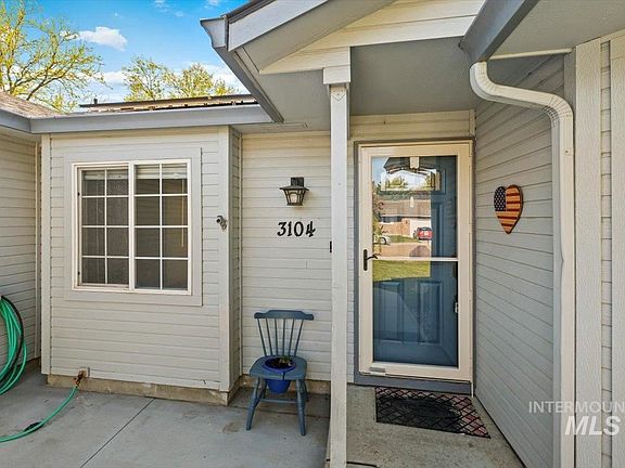 3rd image of 3104 Magnolia Ave