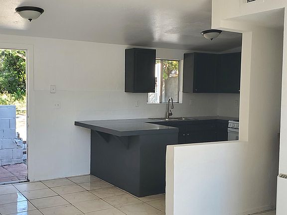 3rd image of 2030 Canyon Dr