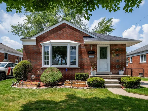 25531 Ursuline St, Saint Clair Shores, MI 48081