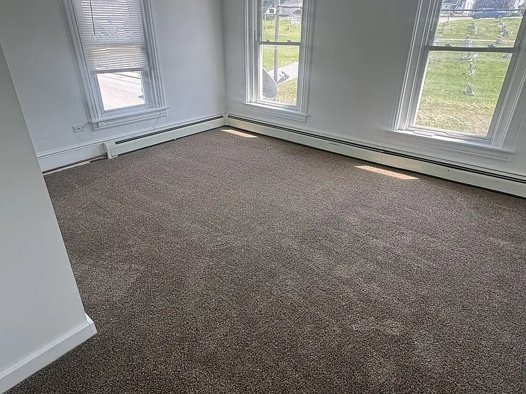 251 E Maple St — Photo 8