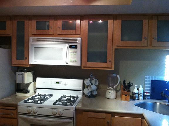 4th image of 853 Larrabee St APT 22