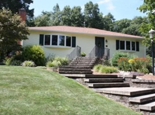 5 Linwood Dr, Wilbraham, MA 01095