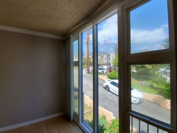 5th image of 2754 Montrose Ave APT 6