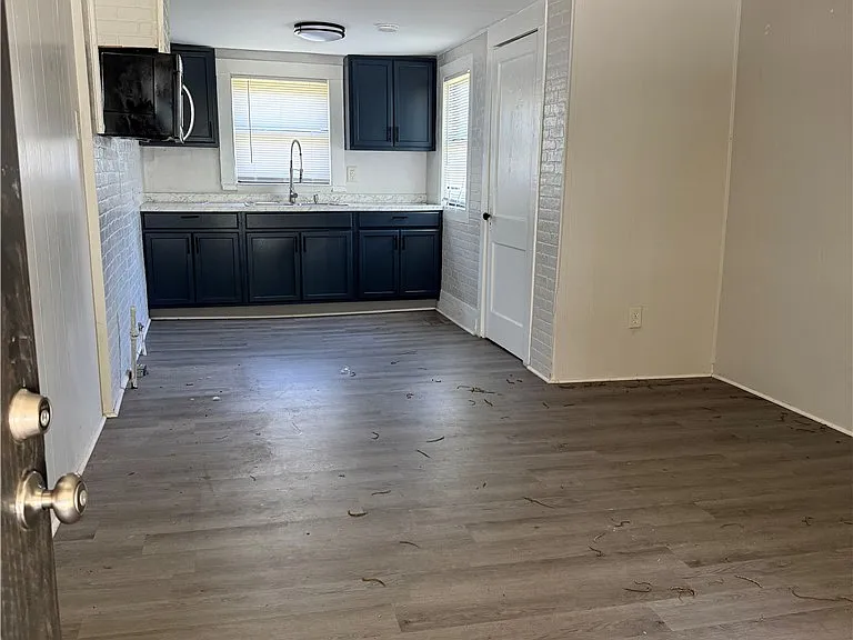201 Hunters Ct — Photo 3