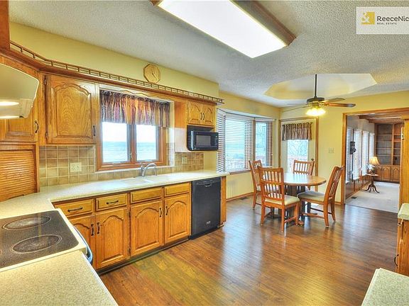 4th image of 2621 S Mohican Ave