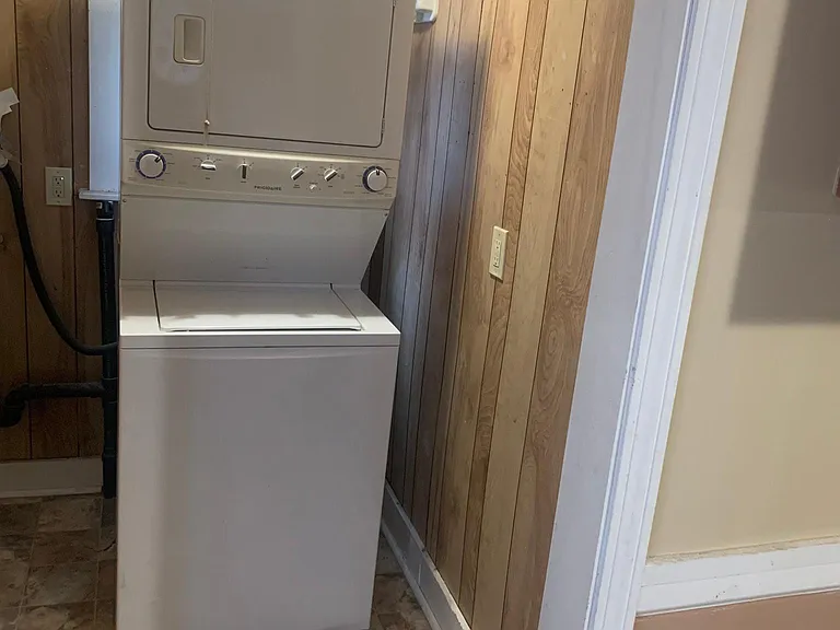 Washer / Dryer included hook up