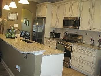 4th image of 717 Zinnia Ave