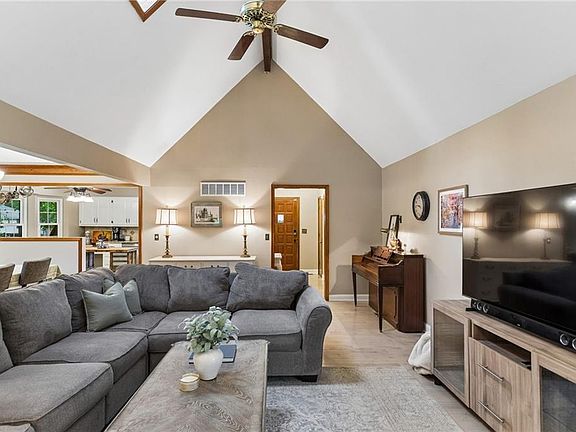 5th image of 1136 NE Birchwood Pl