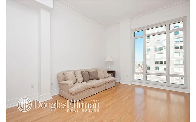 Rented by Douglas Elliman | media 17