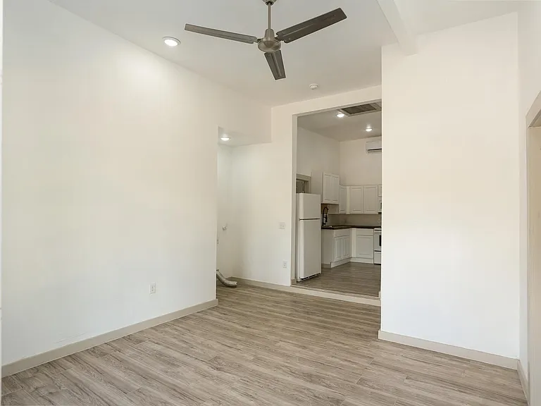 Living room unit 4
