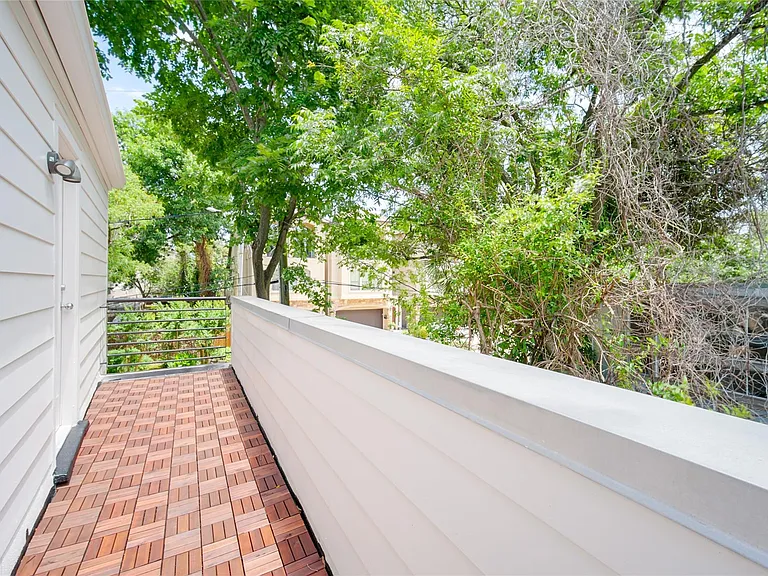 5425 Dickson St — Photo 37
