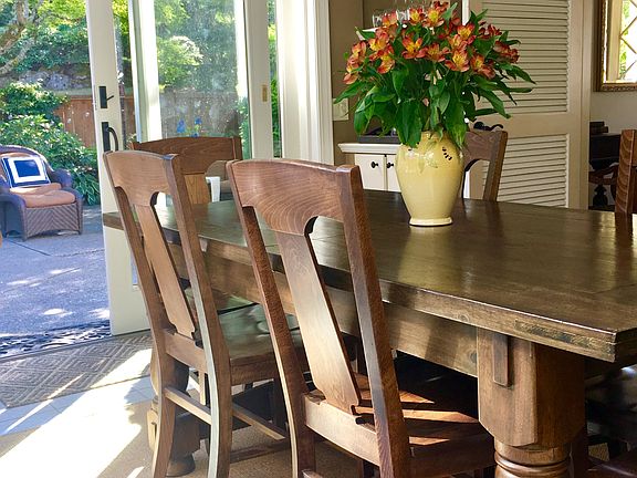 Dining room off kitchen