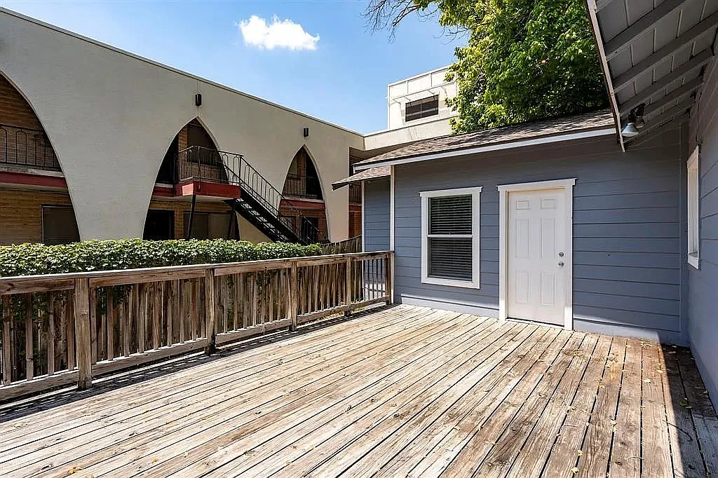 3 bed, 1142 sqft, $3,705 — Photo 4