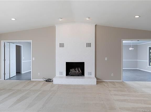 5th image of 3017 Southampton Cir