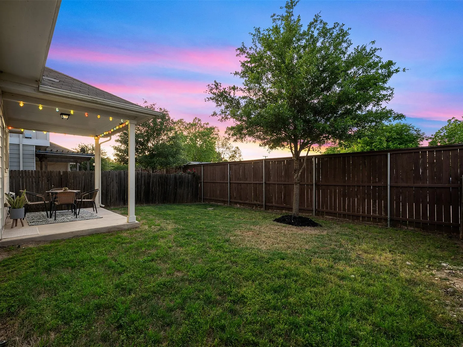 3 bed, 2.5 bath, 1910 sqft, $2,450 — Photo 2