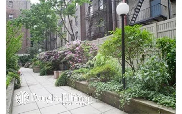 Rented by Douglas Elliman | media 27