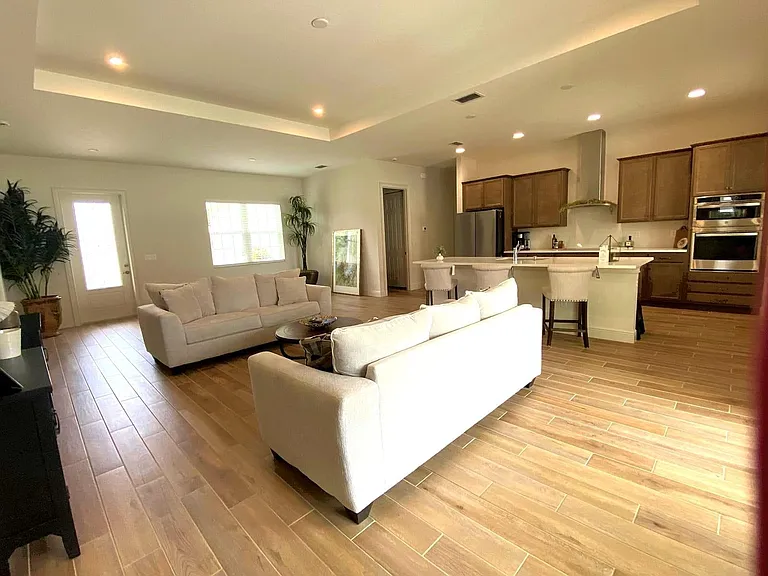 1719 SW Bradway Ln — Photo 9
