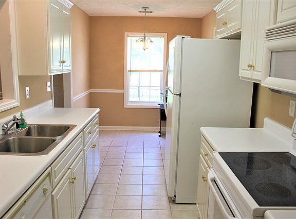 4th image of 333 Southbank Dr