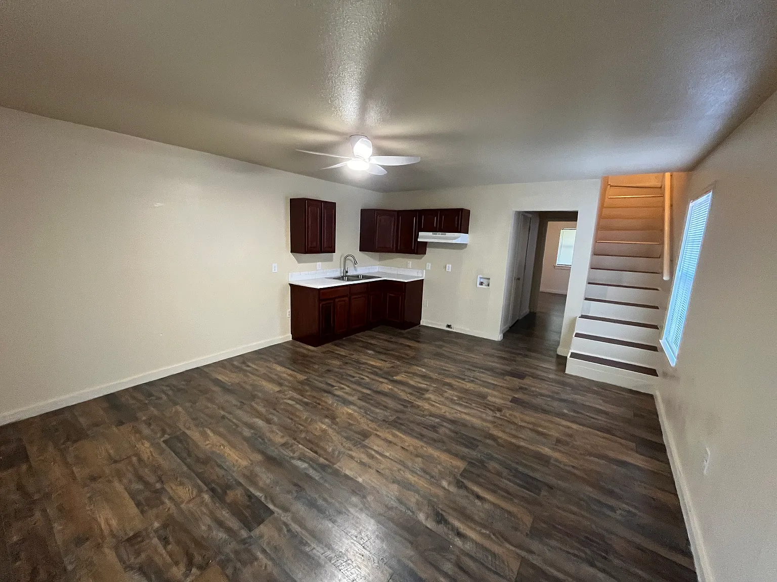 3 bed, 1230 sqft, $1,300 — Photo 2