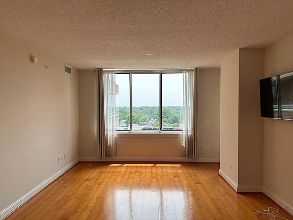 3rd image of 1020 N Highland St Unit 1010