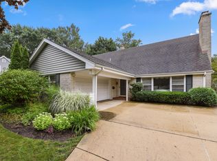 319 Park Ln, Lake Bluff, IL 60044