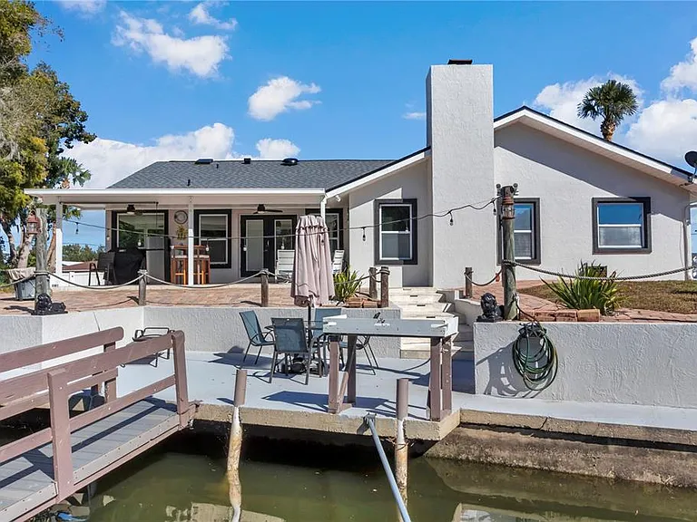 1542 SE Pinwheel Dr — Photo 2