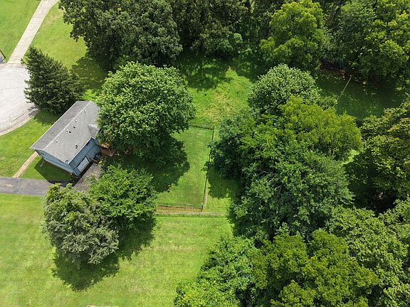 4th image of 3504 Bahama Dr