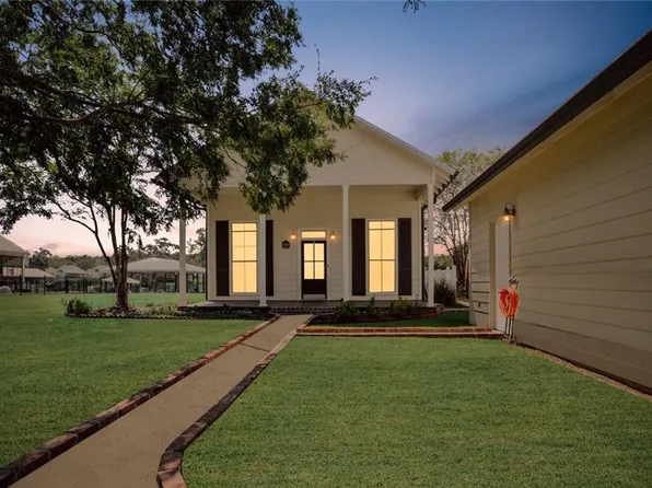 12389 Homeport Dr, Maurepas, LA 70449