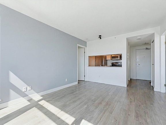 4th image of 438 Seymour St #2008