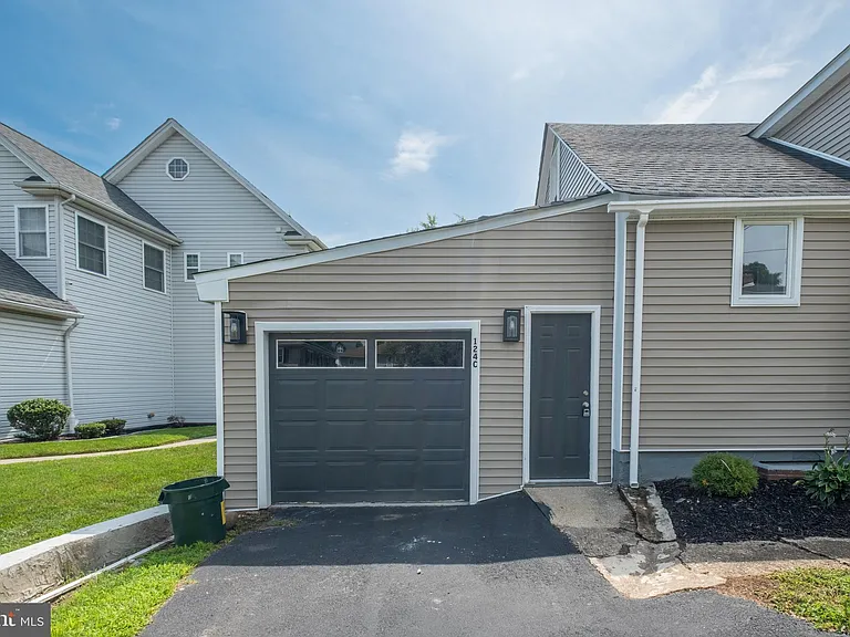 124 Robbins Ave #C — Photo 13
