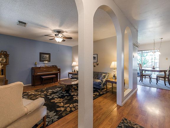3rd image of 3516 Singapore Cir NE