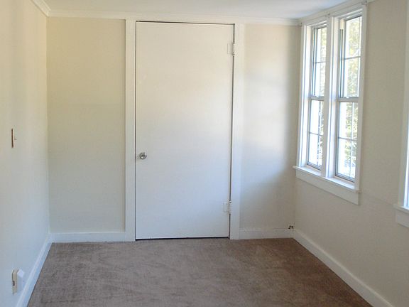 5th image of 213 E Linden St